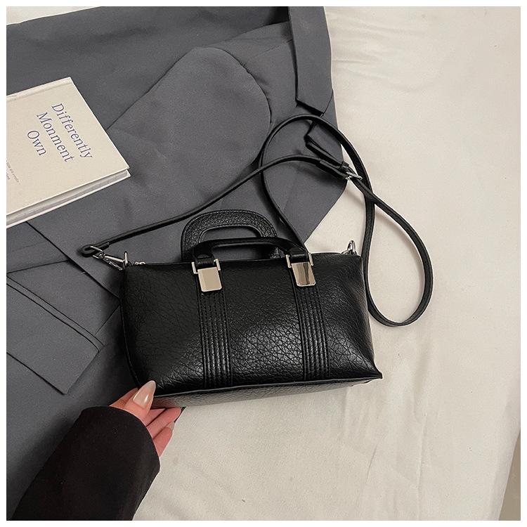 High-end small bag women's 2025 new spring and summer versatile messenger bag fashionable portable small square bag