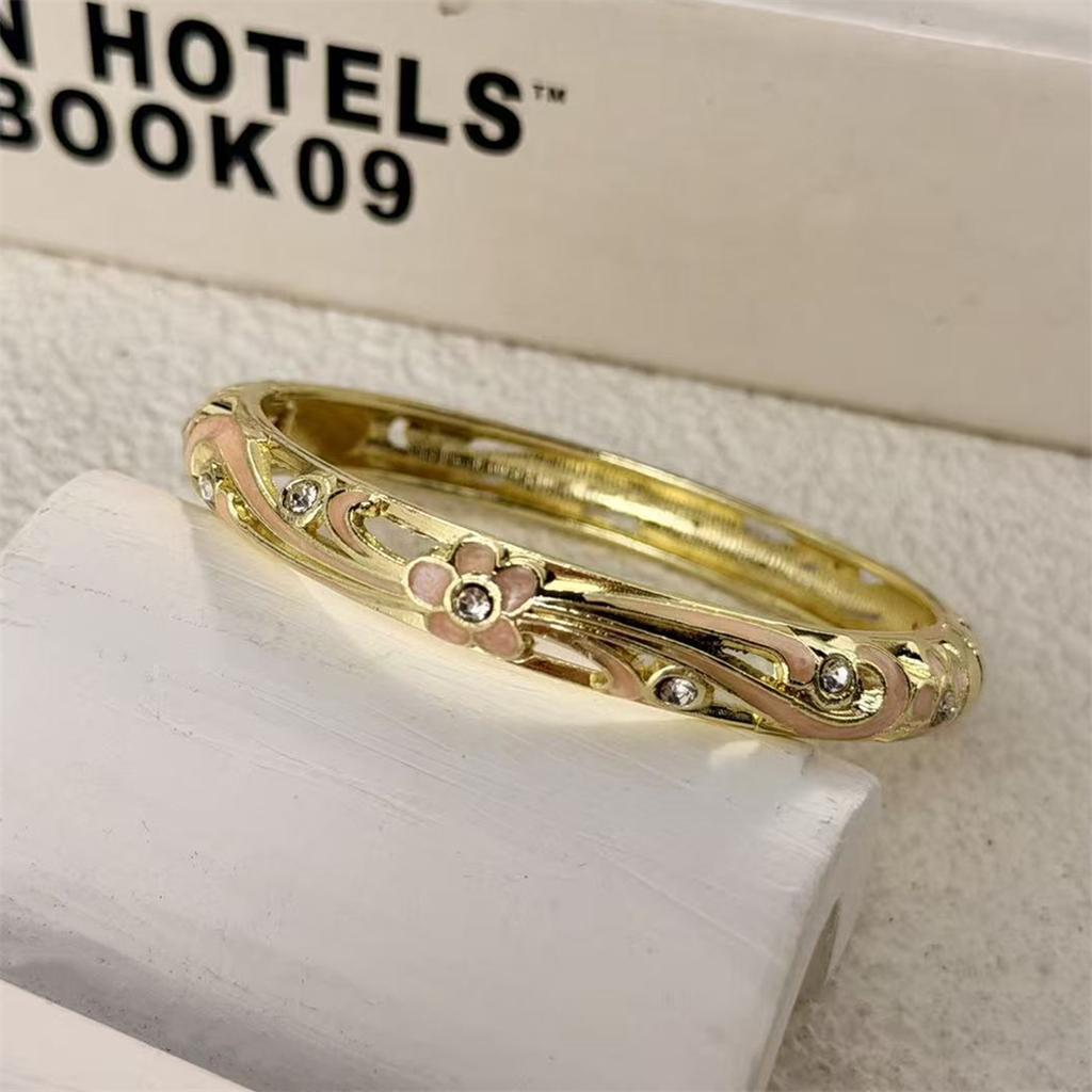 Vintage Enamel Hollow Leaves Flower Rhinestone Spring Bracelets for Women Fashion CZ Stone Floral Bangle Party Jewelry Gift