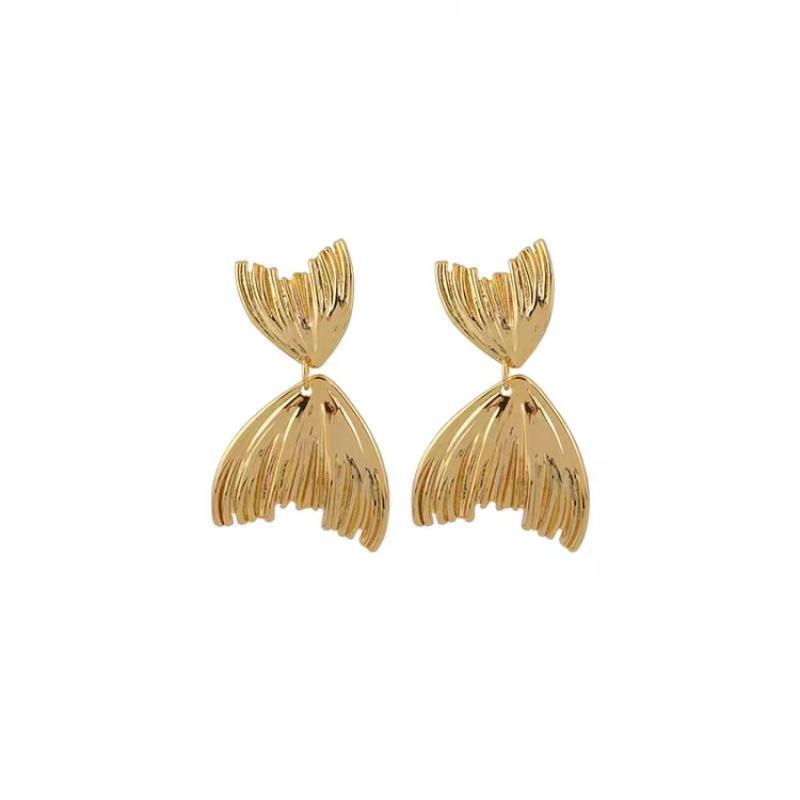 Metal cold wind pleated fishtail shape earrings European and American personalized design earrings simple niche temperament earrings