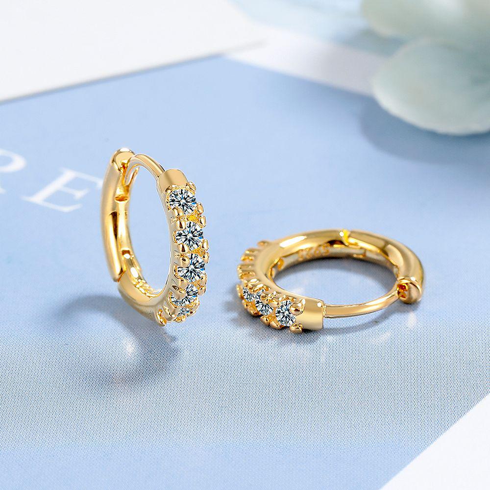 

Геометрические серьги-кольца с бриллиантами и зеленым цирконом: Простой и модный дизайн Copper