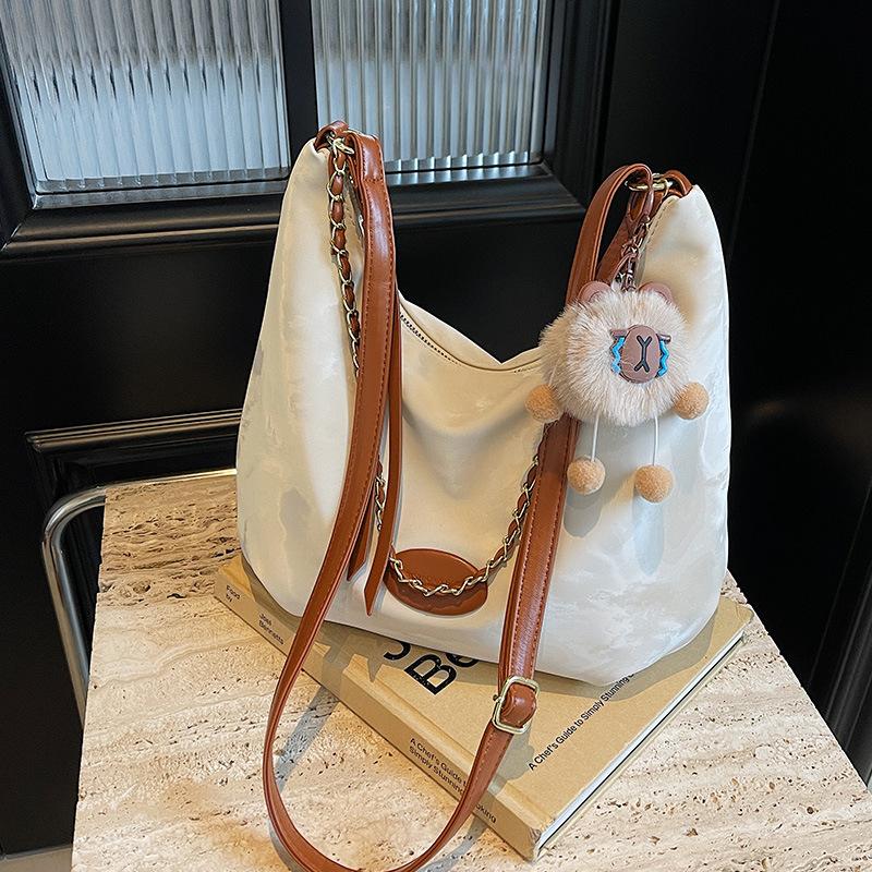 Simple Solid Color Versatile Casual Tote Bag Fashionable Commuting Bag New Niche Chain Shoulder Bag Out Shopping Bag