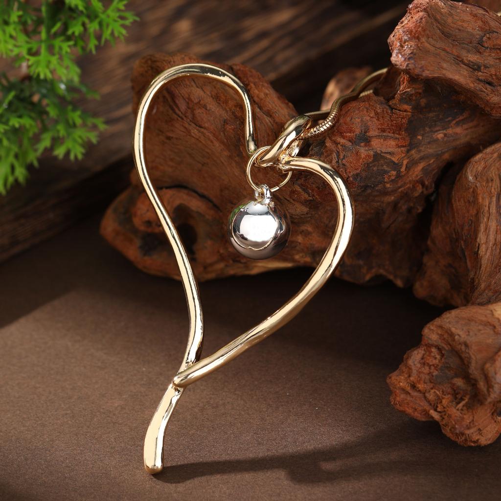 New Hollow Exaggerated Geometric Love Long Pendant, Women's High Sense Hollow Heart Long Necklace