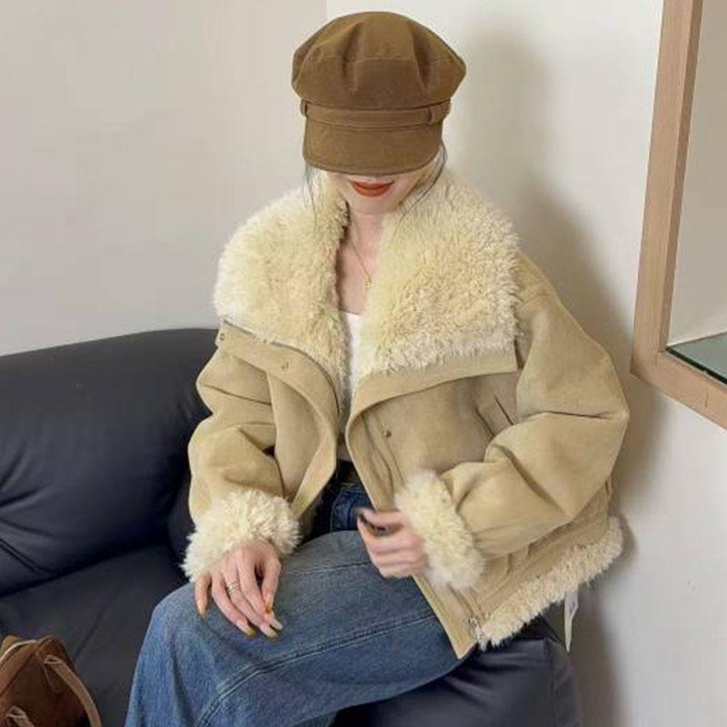 

High-end large lapel lamb wool coat women s 2025 new winter thickened warm washed fur integrated cotton-padded coat One size бежевий