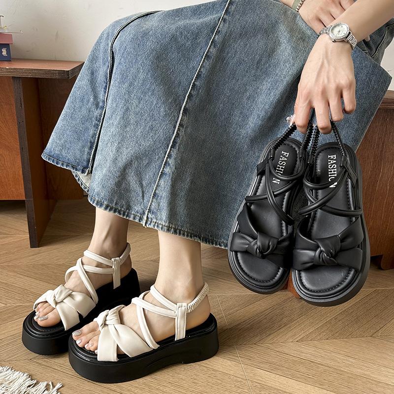 Feenwind Dicksohlige Coole Hausschuhe Damen Sommerbekleidung 2025 neu Französische Zehenfreie Studenten Schleife mit Rock Sandalen