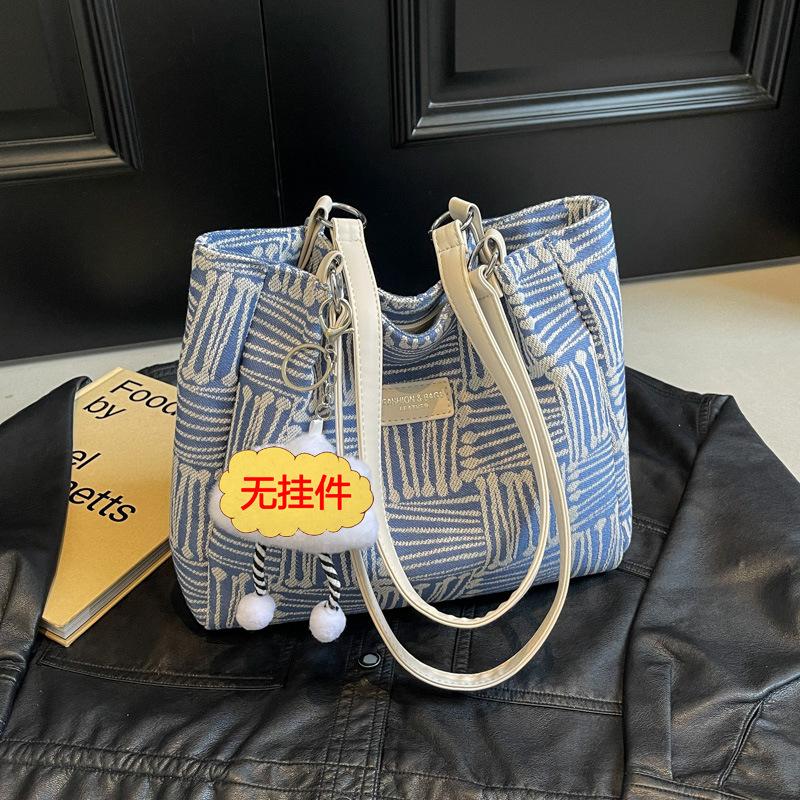 

Fashion design sense large-capacity bag new women s shoulder bag niche versatile commuter to work tote bag no specification