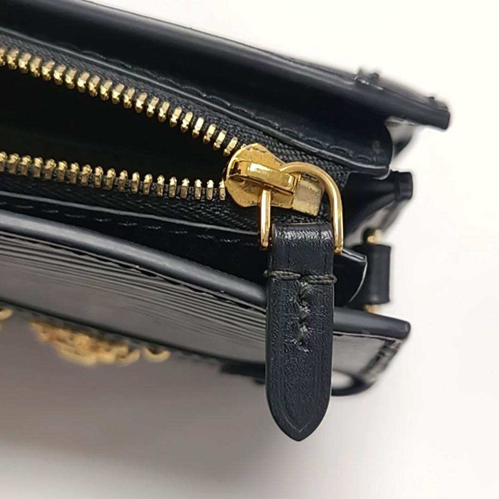 [Pre-Owned] Trunk Clutch Soft Box Water Ripple Leather Crossbody Shoulder Bag - Very Good #TJPCQ6