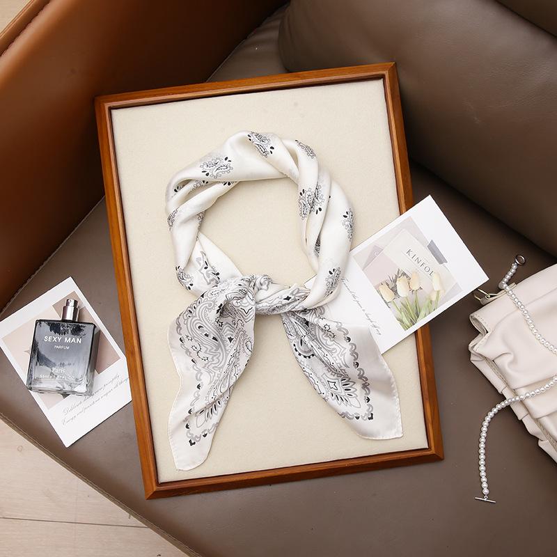 

Летний шелковый квадратный платок с узором «Цветы кешью» - Женский декоративный аксессуар, Подарок на День защиты детей, FJ028