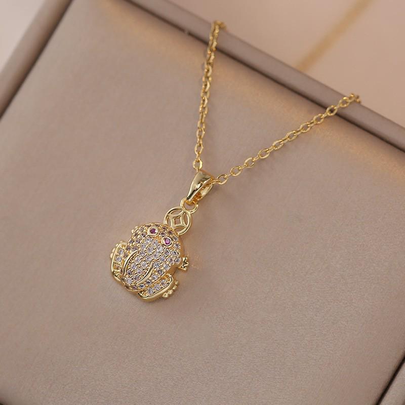 Women's Fashion Heart Pendant Necklace - Elegant, Simple Design, Versatile Clavicle Chain Jewelry