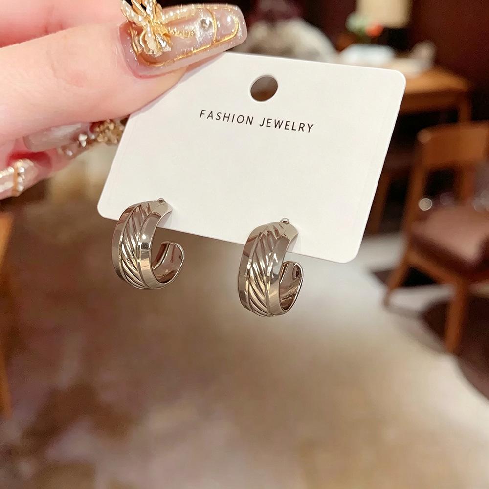 Elegant Geometric C-Shaped Hollow Earrings for Women - Stylish High-End Design