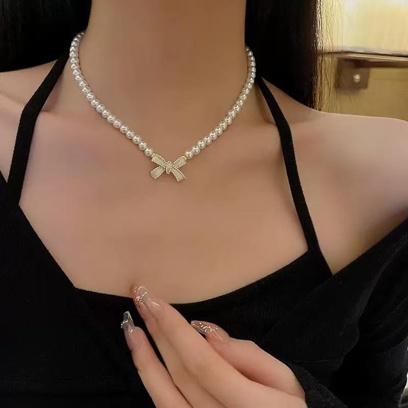 Fashionable and Simple Pearl Necklace with Enchanting Ear Studs for A Divine Lady-style. Women's Wedding Dress Formal Jewelry Set.