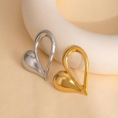 Europäische & Amerikanische Mode Vielseitige Hohlherz Brosche: Einfaches Metallstil Edelstahl Brustschmuck