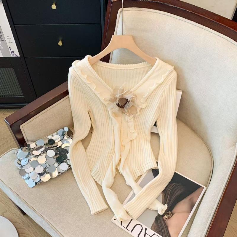 

Pure desire Spice girl lotus leaf edge irregular v-neck knitted sweater women wear in autumn and winter with flower sweater as a base L слонова кістка