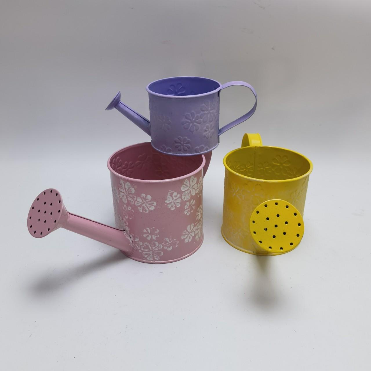 

Железный чайник цвета конфет, чайник для полива растений в горшках на балконе, который нелегко деформировать, прочный железный чайник для полива зеленых растений 10*10cm лимонно-желтый