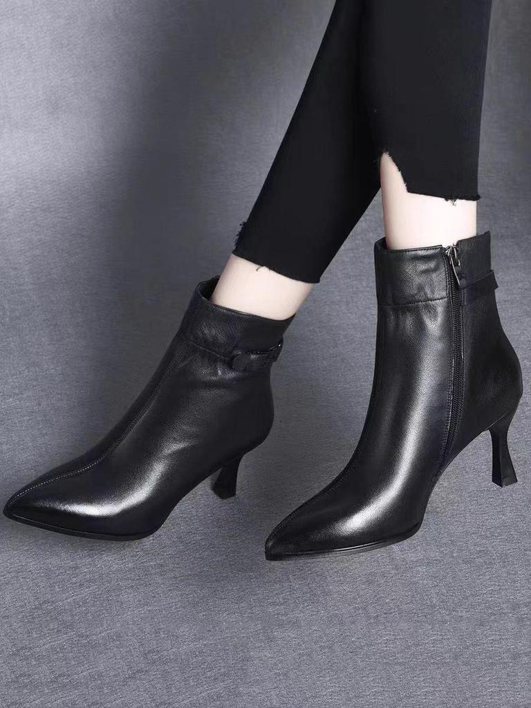 Szykowne czarne skórzane botki: Szpiczaste szpilki, ocieplane polarem na wiosnę i jesień