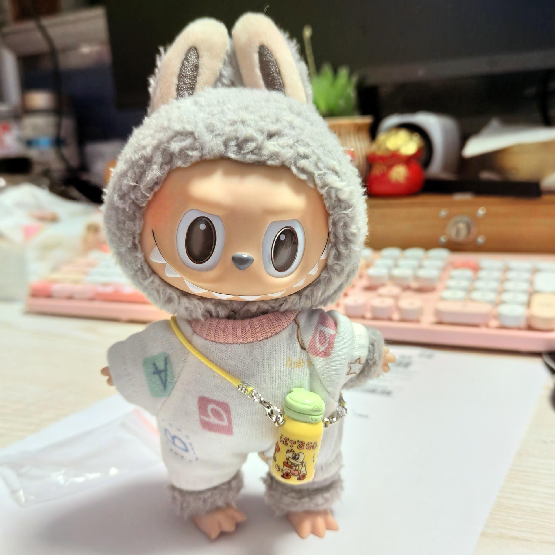 

Кукла Лабубу 17 см Вечеринка Комбинезон - Издание Слепой Коробки 17cm Labubu Doll Clothes