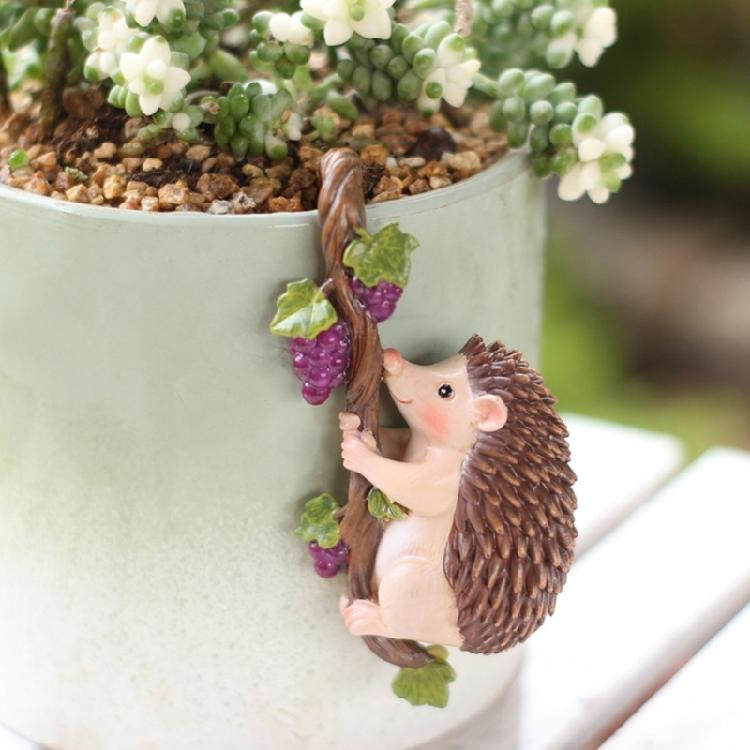 Exquisites Resin Craft Hedgehog Ornament Flower Pot Hanging Sculpture Suitable For Porch And Indoor Plant Display