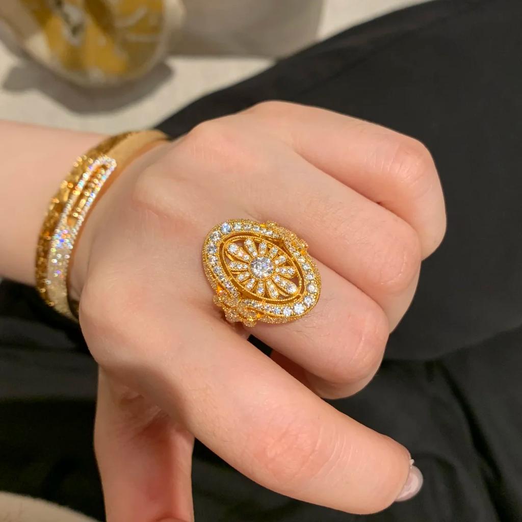 Medieval Retro Daisy Ring, High-End Lace Design, Imported High-Carbon Diamond Fireworks, Hollow Ball Edge Women'S Ring