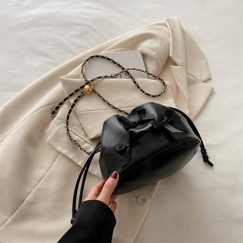 Trendy Chic Chain Crossbody Bucket Bag For Women 2024 Fashionable And Stylish чёрный