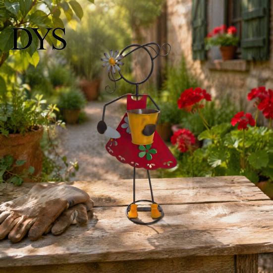 Dekorative Metallkunst für den Innenhof, Alte Märchenpaar-Statue mit Pflanzgefäß, Handbemalter Vintage-Blumen-Displaybehälter, Blumentopf für Tischplatte im Freien