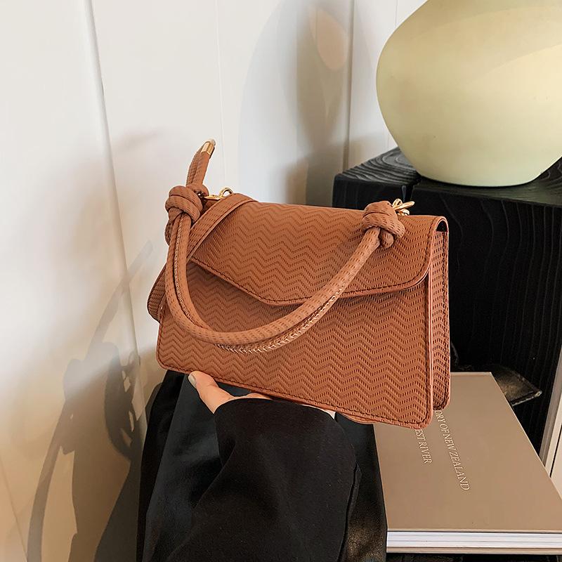 

Популярная в этом году маленькая портативная сумка в иностранном стиле, женская новая 2025 года, корейская нишевая сумка через плечо, маленькая квадратная сумка коричневый