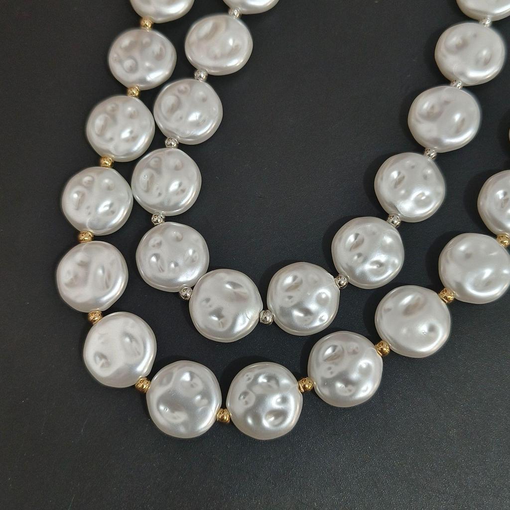 European-American Baroque Retro Clavicle Necklace: Irregular Flat Round Bead Design for Women