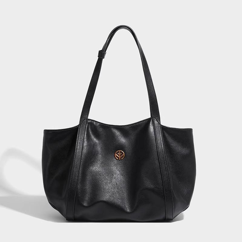 Luxurious 2025 Vegetable-Tanned Leather Tote: Spacious, High-End Handbag for Commute & Laptop Storage