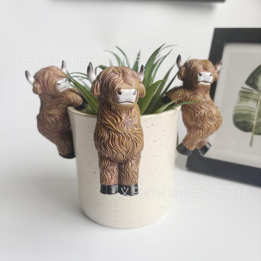 New creative resin highland cow statue pendant home wall decoration highland cow flower pot pendant