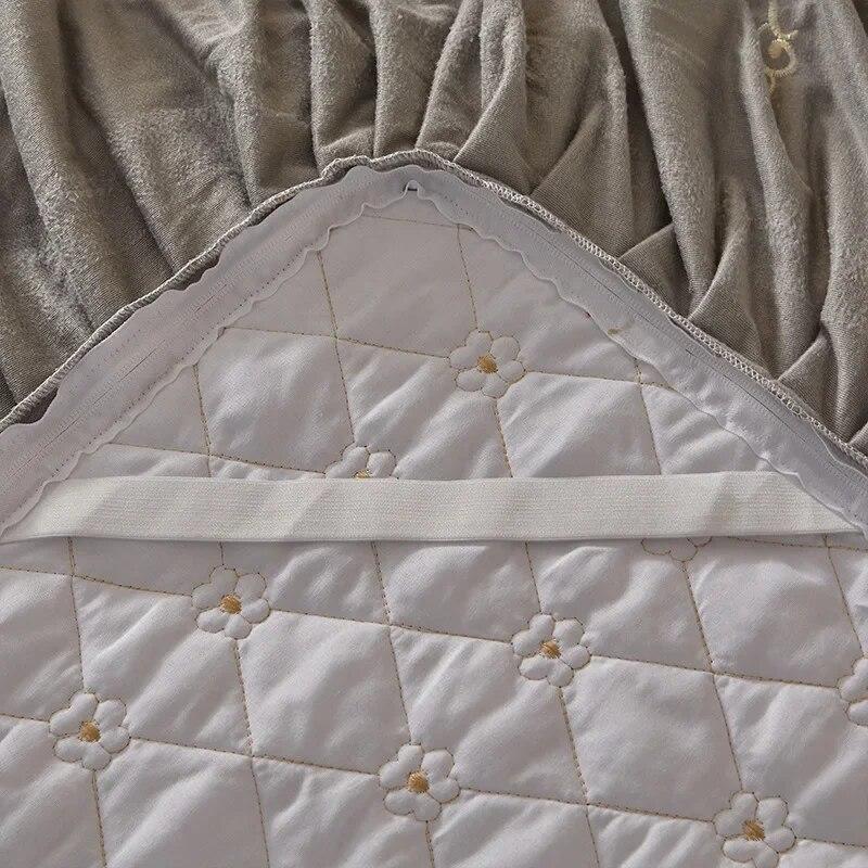 Colcha de cama de veludo europeia king size queen conjunto de luxo bordado saia de cama macia com 2 fronhas dropshipping