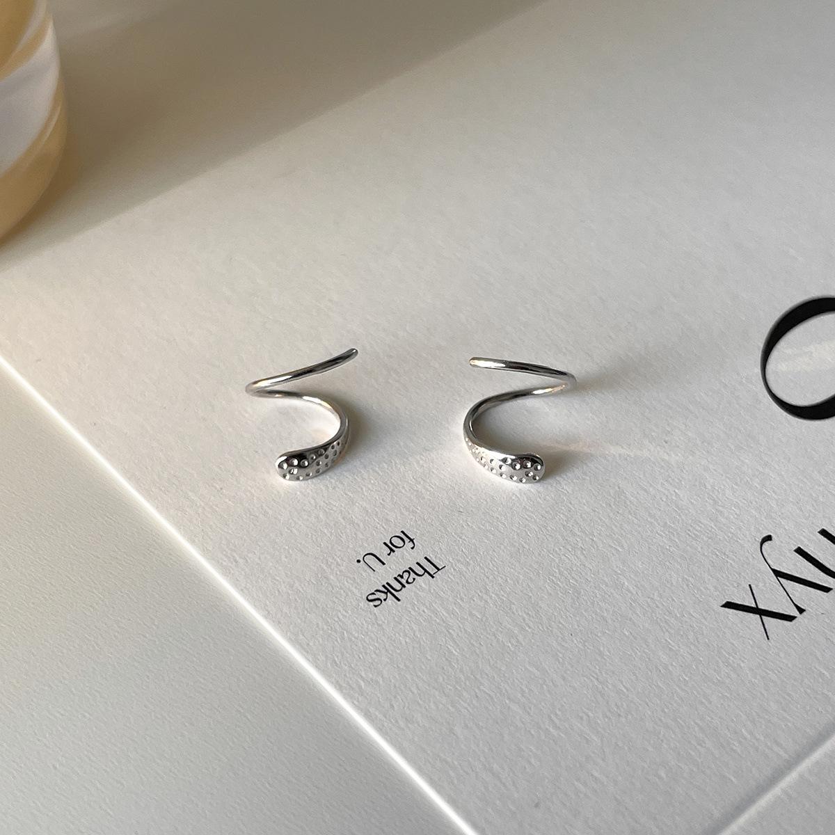 

Вращающиеся серьги-пусеты из стерлингового серебра, модные, 925 проба, нишевый дизайн, высококачественная бижутерия, женские, простые, в стиле инс, универсальные 925 silver