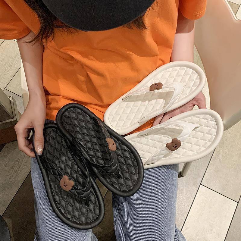Casual flat-bottomed flip-flops for women's outerwear cartoon cute bear sandwiching beach women's cool slippers summer