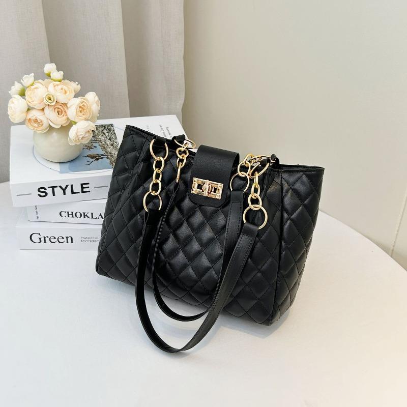 

Women s spring new Xiaoxiangfeng bag for commuting to work Versatile straw woven large-capacity wide shoulder strap women s shoulder bag