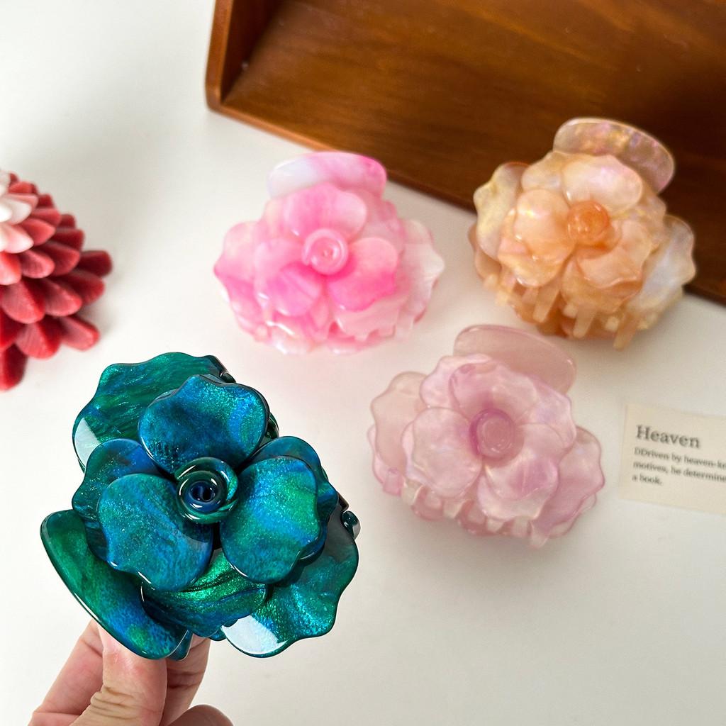 Chic Hair Womens Claw Clip With Beautiful Rose Accents In Elegant Spring Colors For 2025