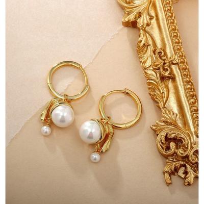 Korean Version of The New Pearl Women's Stud Earrings High-end Ear Buckles Pearl Girl Earrings, Art Oil Painting Jewelry