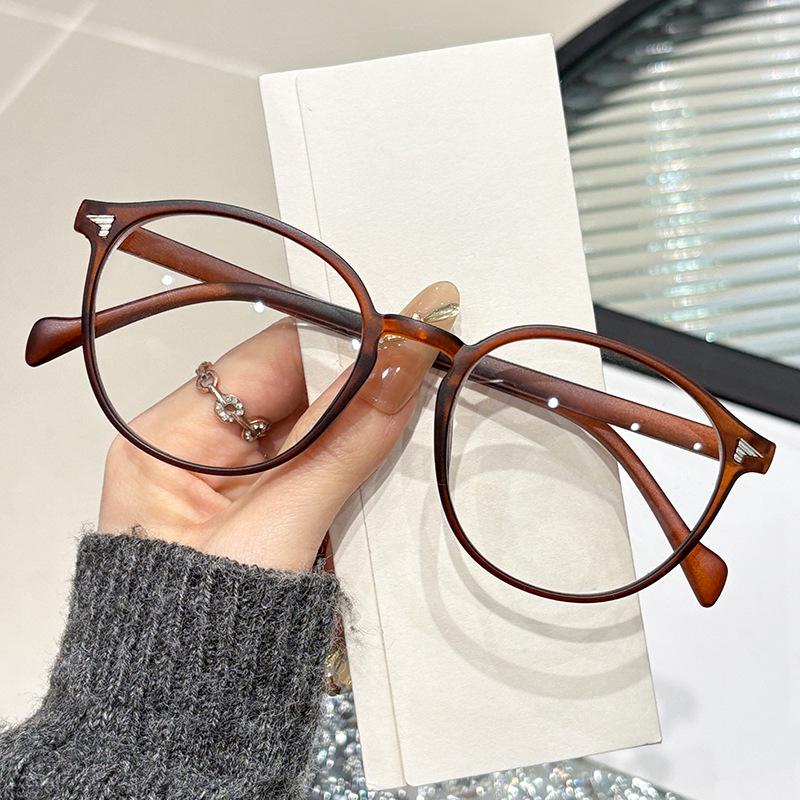 High-End Anti-Blue Light Myopia Glasses: Tea-Colored Frames for a Smaller Face Look