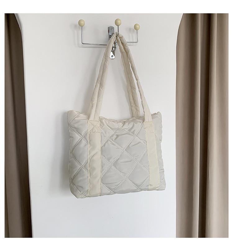 

Black And White Korean Style Grid Handbag 2024 Winter New Large Capacity Shoulder Bag білий