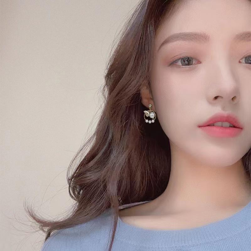 Crystal Shell Flower Imitation Pearl Drop Earrings for Women Geometric Round Personality Jewelry Christmas Girl Friend Gift