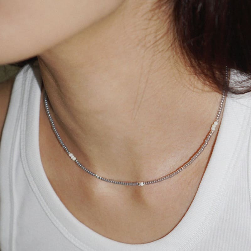 

OURPIERRE LOVE SKINNY BEADS NECKLACE GREY single type