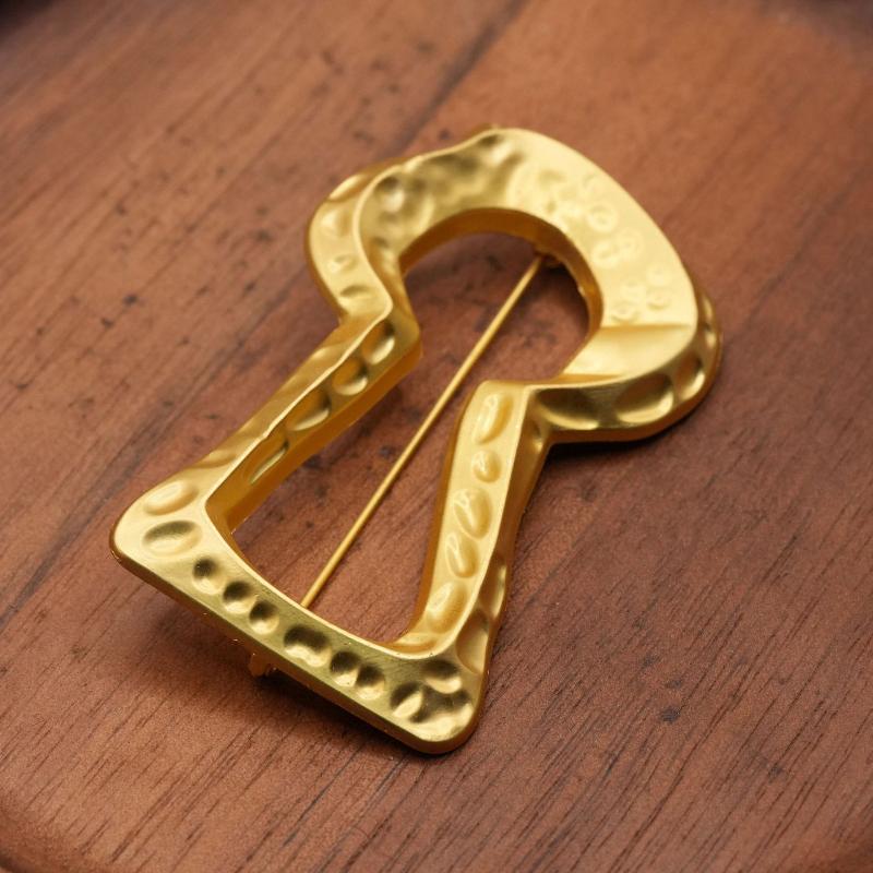 Pleated Devil'S Eye Brooch Alloy Keyhole Shape Glaze Luxury Badge Pin Trendy Tassels Banquet Clothes Metal Pin