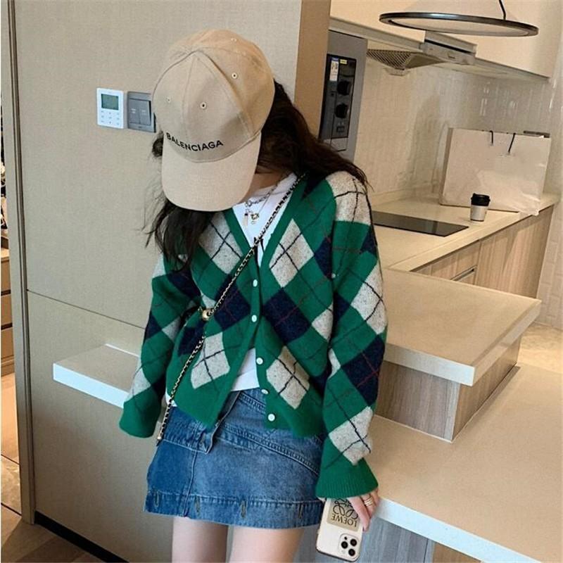 

V-Neck Student Sweater Top Coat: Women s Retro Diamond-Knit Slimming Outerwear for Spring Autumn Winter One Size