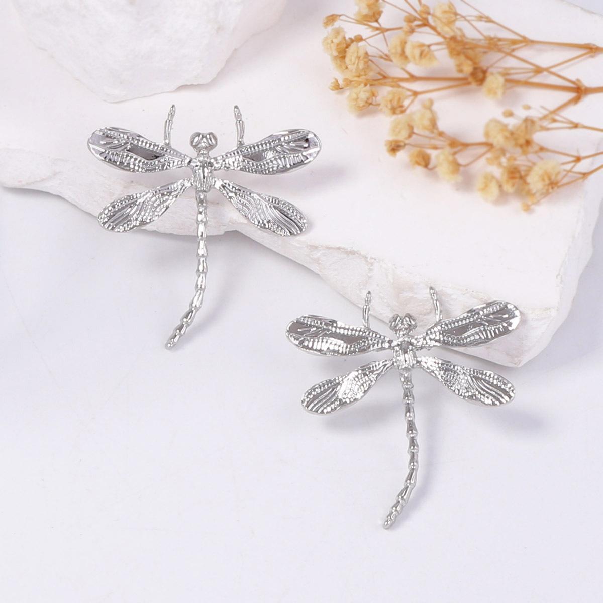 

European and American light luxury high-end cold style design alloy animal dragonfly earrings are versatile and suitable for daily commuting women