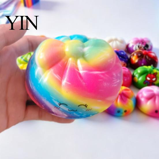 Stressabbau für Reisen Buntes Brötchen Quetschspielzeug, Weiches Sensorisches Fidget Niedliche Neuheit Geschenke Geburtstag Entlastungsspielzeug Erwachsene Kinder Angst Spannung Handgriff
