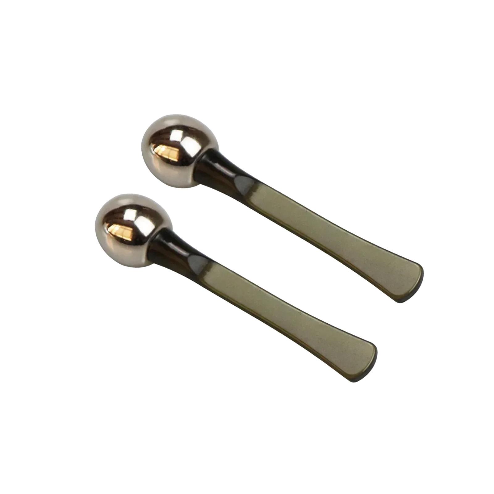 

Набор из двух роликов для крема для век - металлические палочки для отеков и темных кругов под глазами. Гладкая поверхность, легко чистится. Цвета: зеленый, белый, черный зелёный