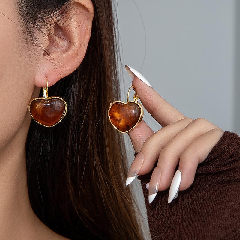 Maillard Retro Amber Love Ear Buckle Light Luxury Personality High-End Earrings Women'S Fashion Atmospheric Earrings