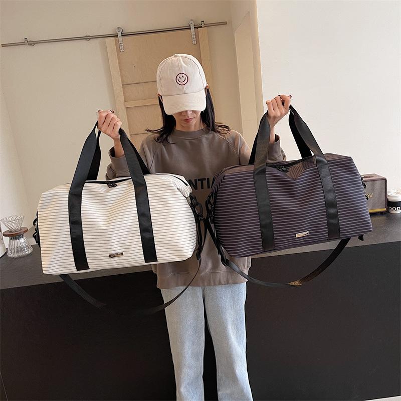 Striped large capacity travel bag lightweight trendy fashion tote bag storage lightweight shoulder bag boarding bag