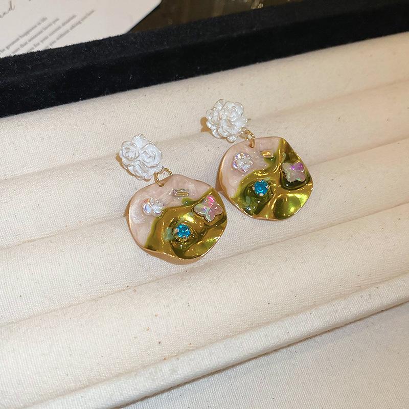 Real gold electroplated French pearl flower stud earrings court style retro niche earrings light luxury premium earrings women