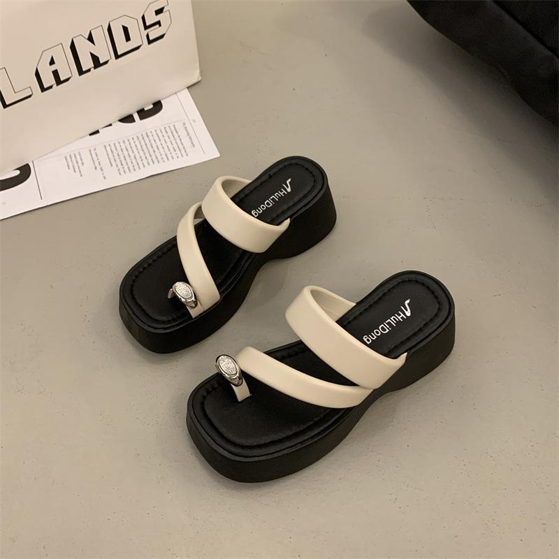 French thick-bottomed toe slippers for women's summer wear 2025 new rhinestone high-end skirt, toe-in-toe cool slippers