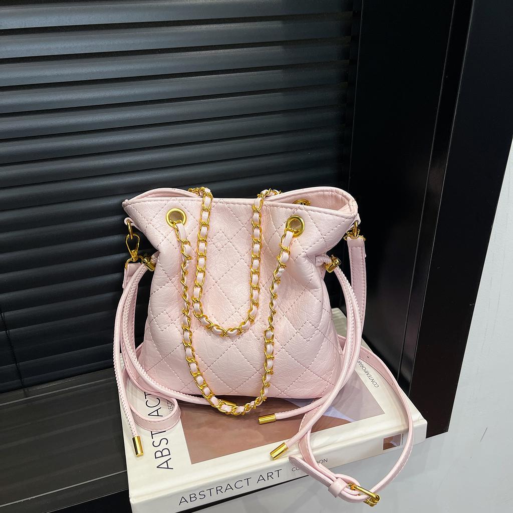 Fashion commuter chain tote bucket bag women's 2026 spring new fashionable exquisite shoulder messenger bag