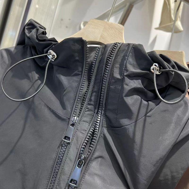 Dámská úzká větruodolná bunda s kapucí a fleecovou podšívkou - Ležérní podzimní/zimní krátká bunda