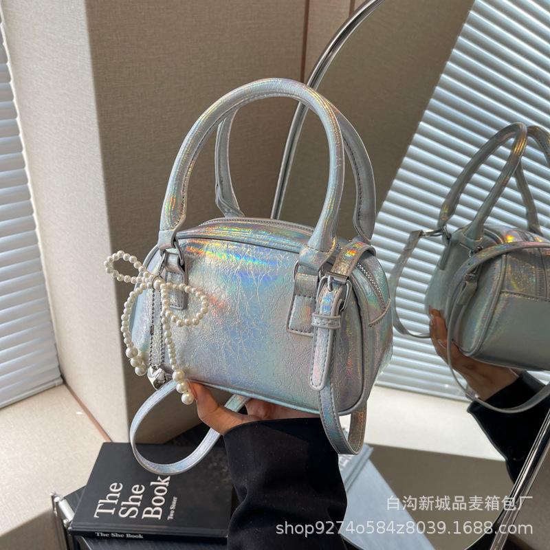 French niche design portable small bag women's bag 2025 new trendy fashion shoulder bag foreign style messenger small square bag