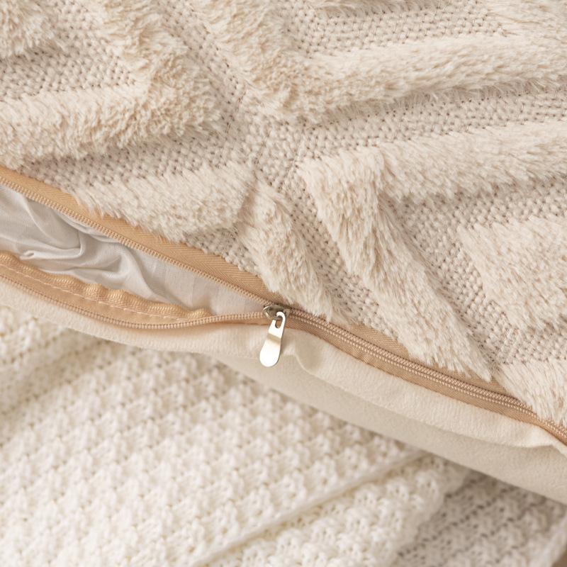 2pcs Modern Plush Faux Fleece Velvet Throw Pillow Covers - Cream & Beige Geometric Pattern, Soft & Luxurious Decorative Cushion Covers for Sofa